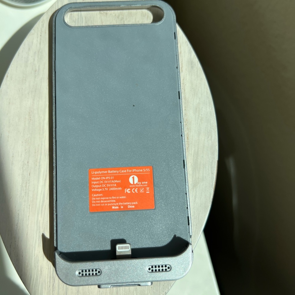 iPhone 5/5S charger/case